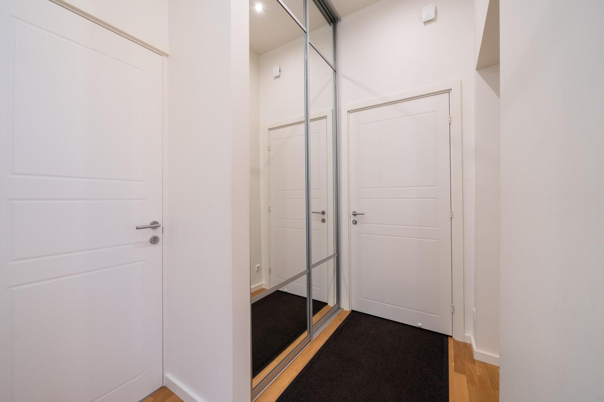 Families & Groups - 4 Bedrooms - Free Parking - Location Apartment